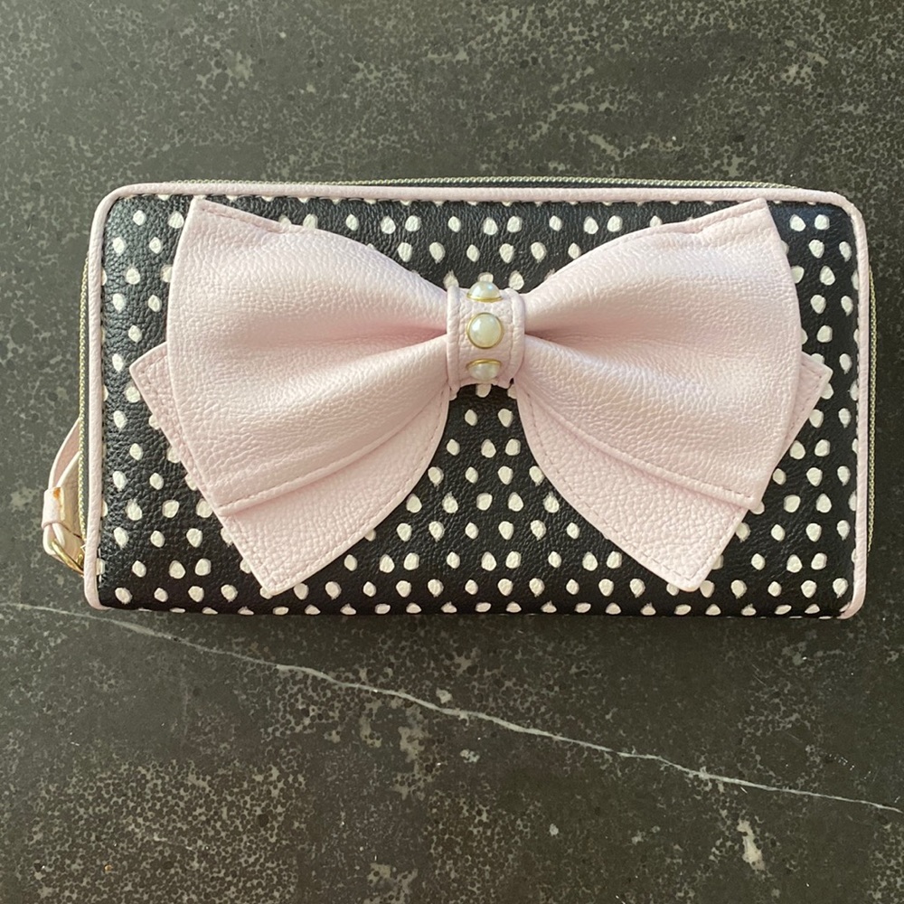 Betsy Johnson GUC wallet black, pink and white polka dots
